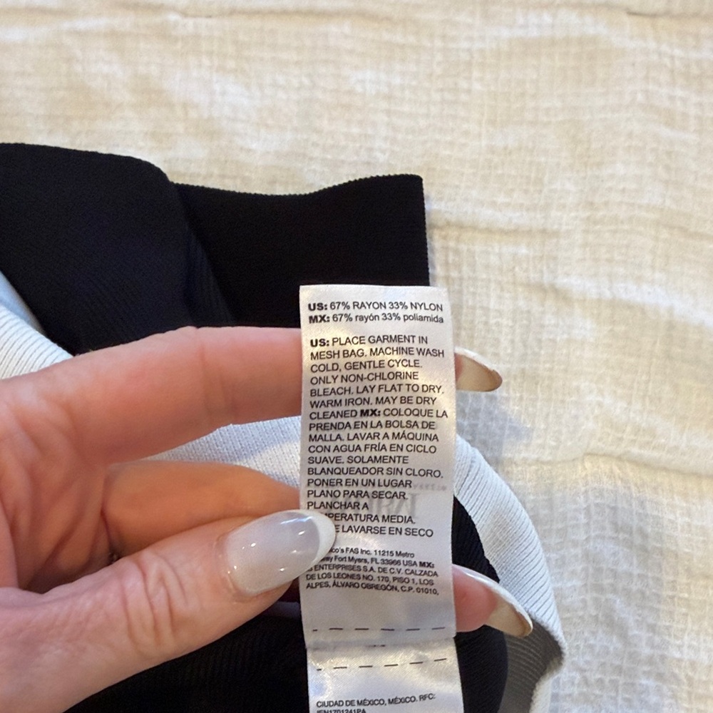White House Black Market Black and White V-Neck Tank Top - Picture 5 of 5